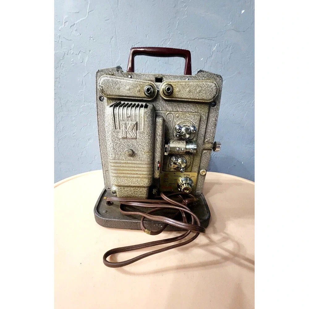 VINTAGE KEYSTONE 8MM FILM PROJECTOR MODEL K-100 POWERS ON SEEMS‎ TO WORK AS IS